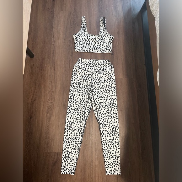 Balance Athletica Workout Set — Snow Leopard (White) - Picture 5 of 10